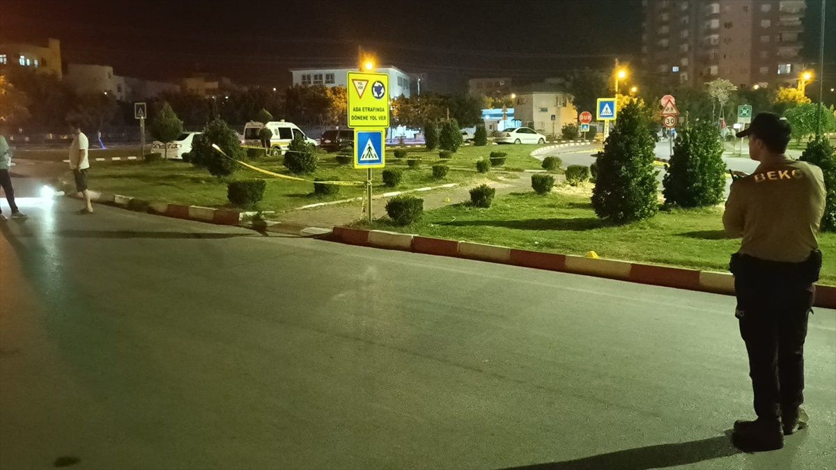 Adana Kozan\'da parkta çıkan bıçaklı kavgada 1 kişi yaralandı