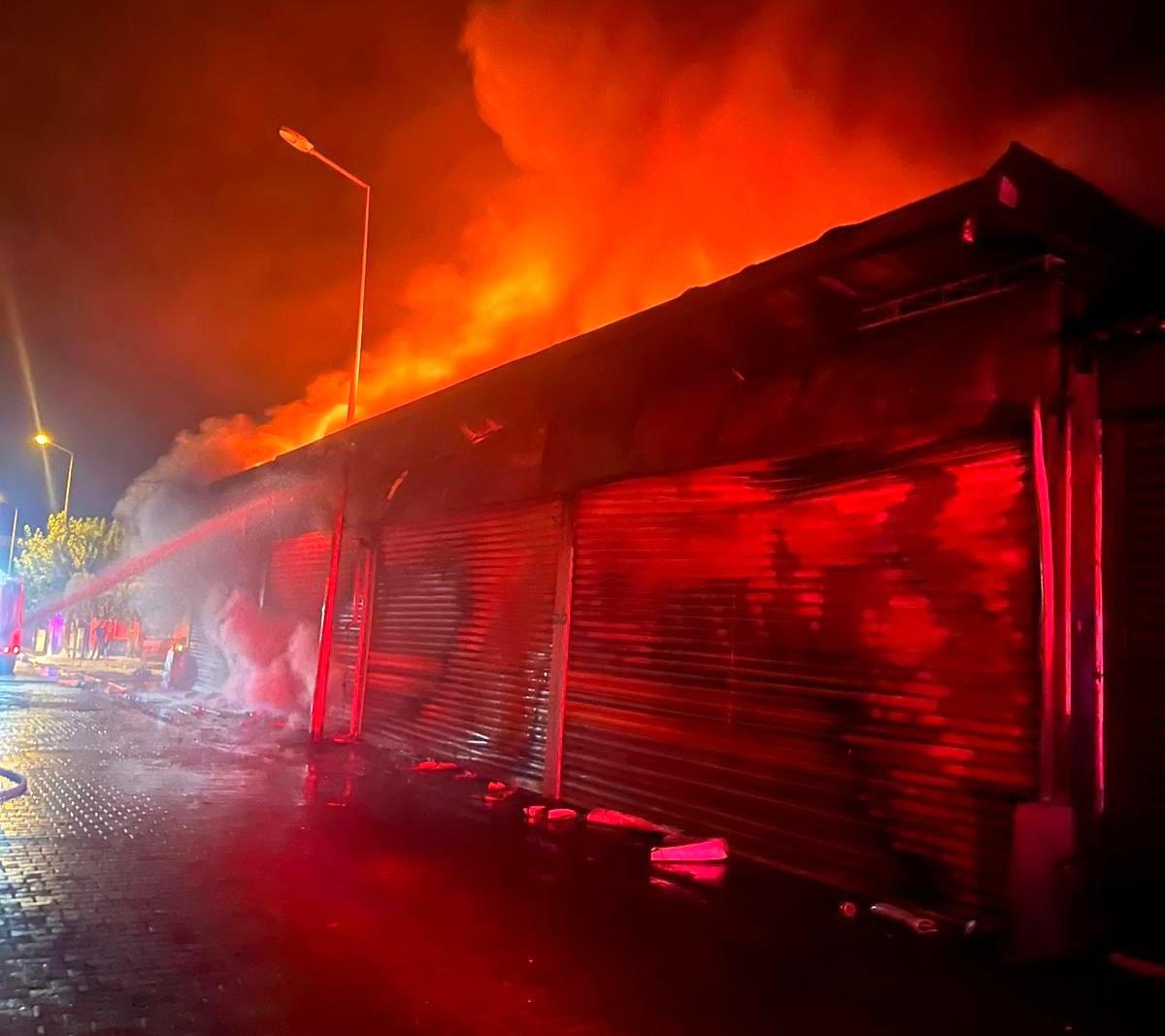 Aydın\'da Sanayi Sitesinde Yangın: 4 İş Yerinde Büyük Hasar