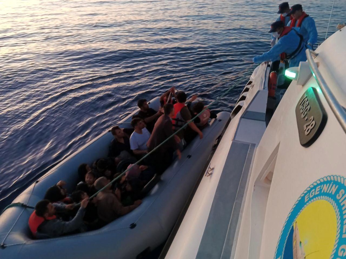 Çanakkale\'de 8\'i çocuk 24 kaçak göçmen yakalandı