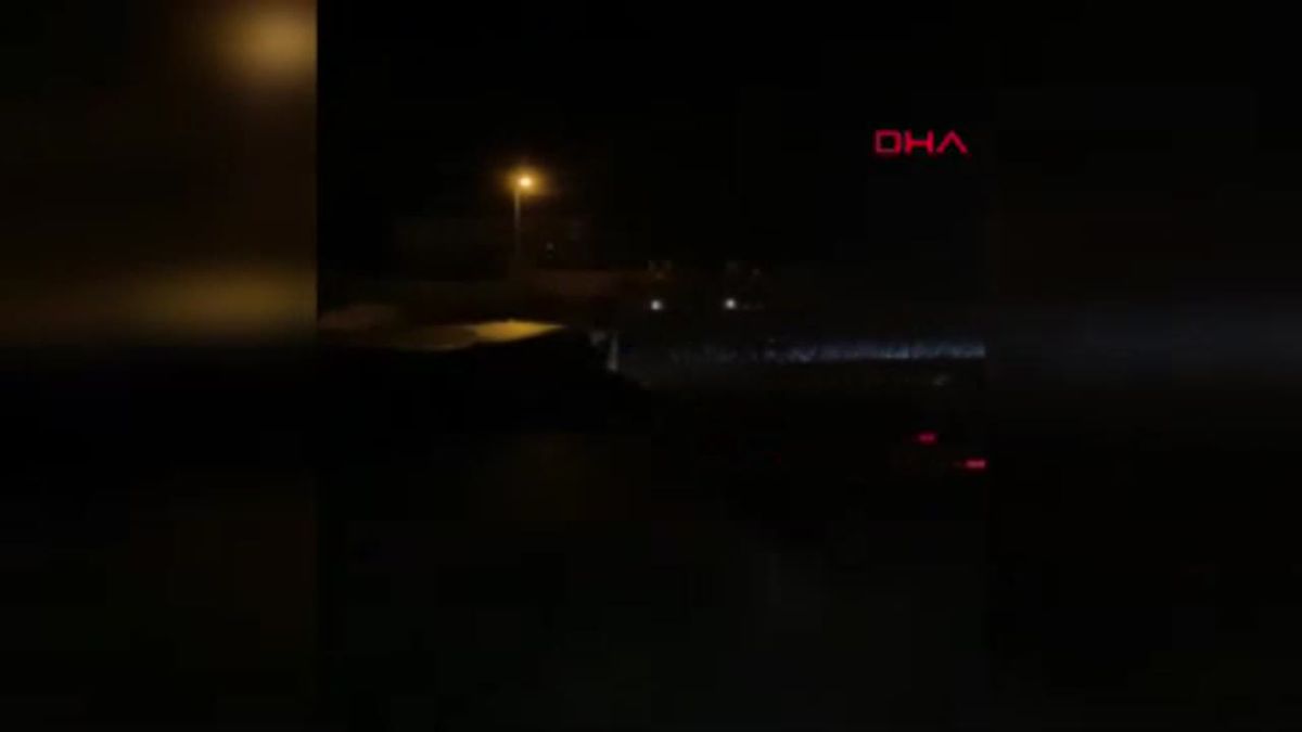 Burdur\'da Lastiği Patlayan TIR Devrildi, Şoför Yaralandı