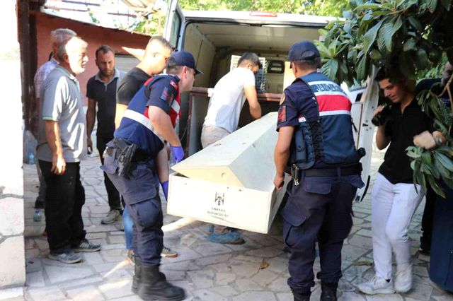 Eve giren karı koca korkunç manzarayla karşılaştı! 15 yaşındaki çocuklarını av tüfeğiyle vurulmuş halde buldular Eve giren karı koca korkunç manzarayla karşılaştı! 15 yaşındaki çocuklarını av tüfeğiyle vurulmuş halde buldular