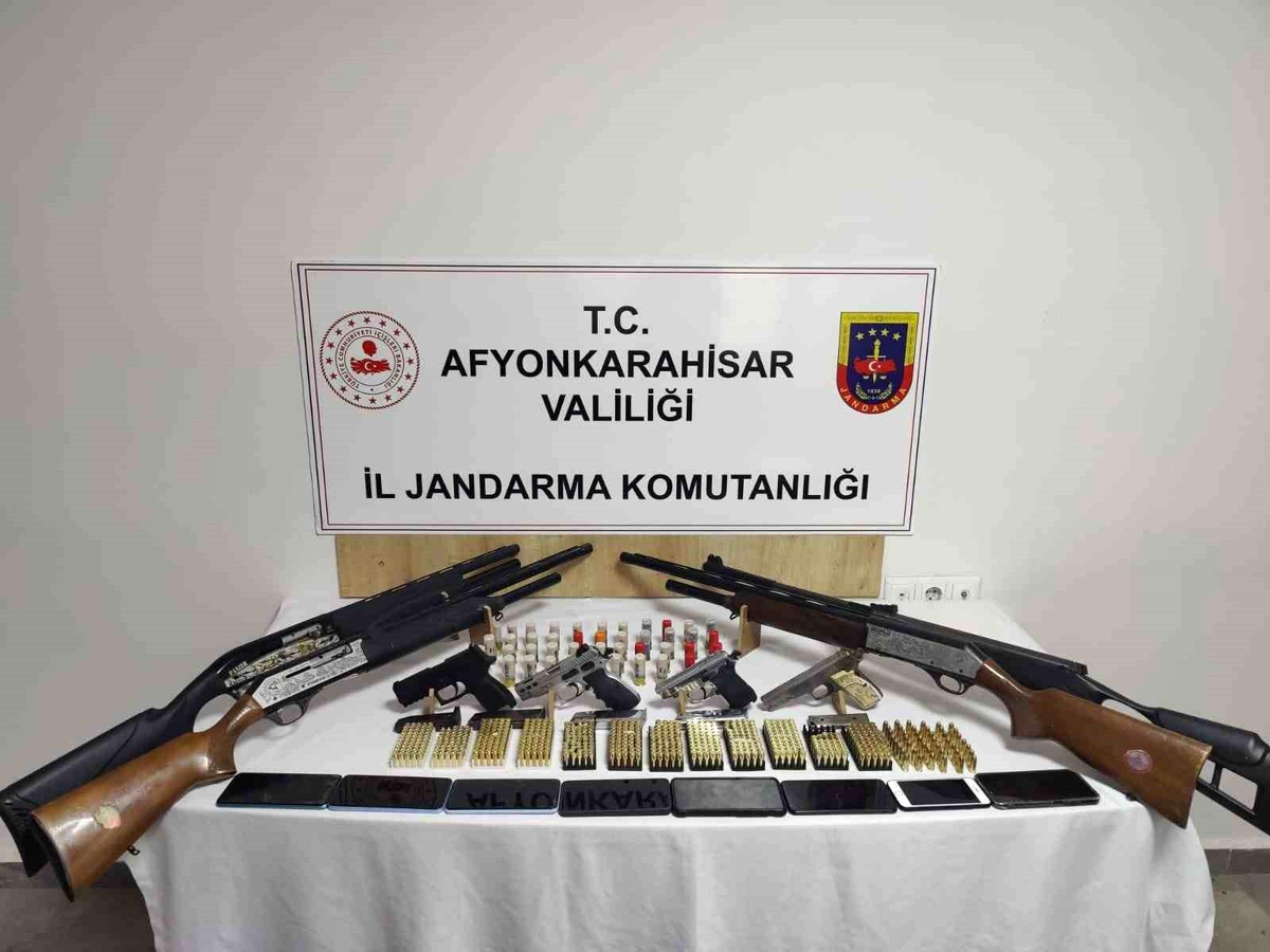 Afyonkarahisar\'da Kır Düğününde Havaya Ateş Açan 13 Kişi Gözaltına Alındı