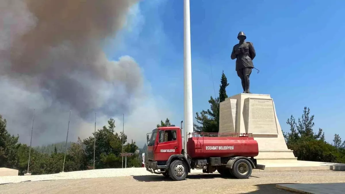 Çanakkale\'de Orman Yangını: Havadan 8 uçak ve 12 helikopter, karadan 51 arazöz ve 780 personel müdahale ediyor