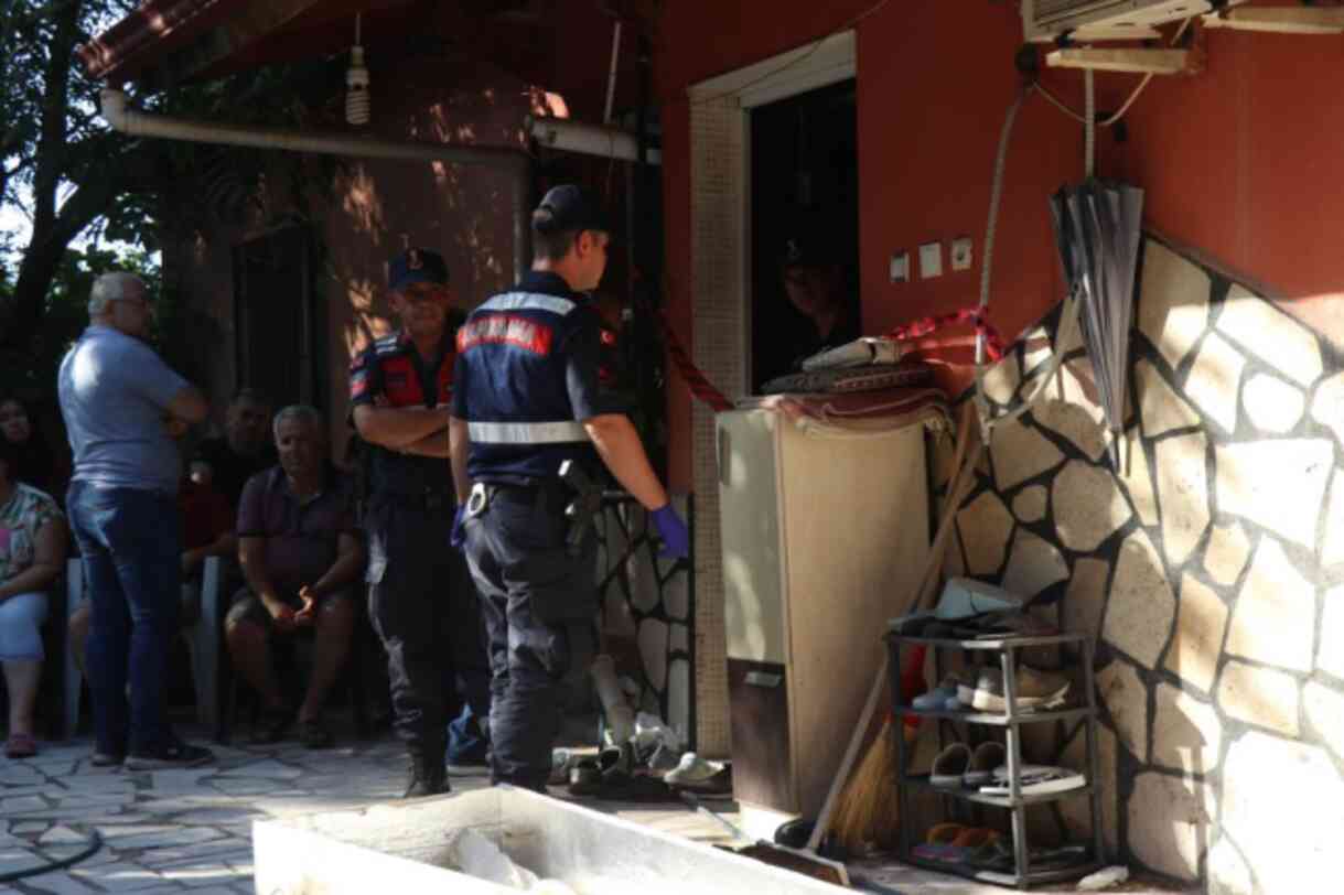 Eve giren karı koca korkunç manzarayla karşılaştı! 15 yaşındaki çocuklarını av tüfeğiyle vurulmuş halde buldular Eve giren karı koca korkunç manzarayla karşılaştı! 15 yaşındaki çocuklarını av tüfeğiyle vurulmuş halde buldular