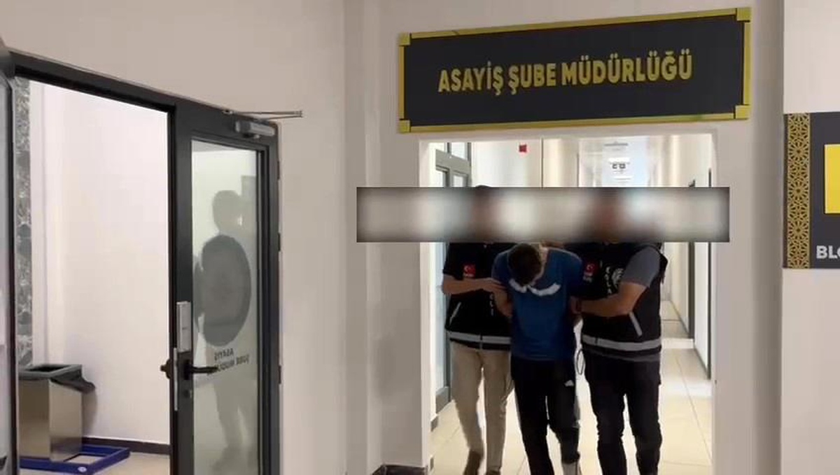 İzmit\'te Gasp ve Kişi Hürriyetinden Yoksun Kılma Şüphelileri Yakalandı