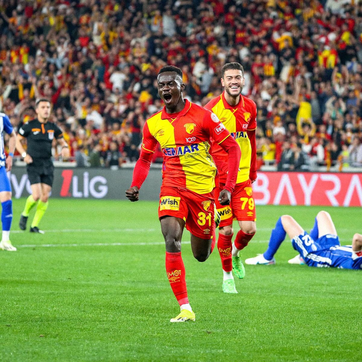 Göztepe\'nin genç yıldızı Dennis, Fenerbahçe maçında da forma giyecek
