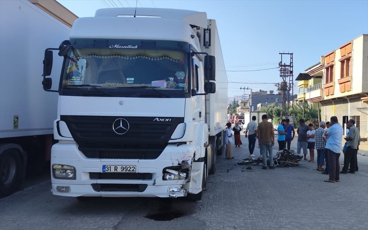 Reyhanlı\'da Tır-Motosiklet Çarpışması: 1 Ölü