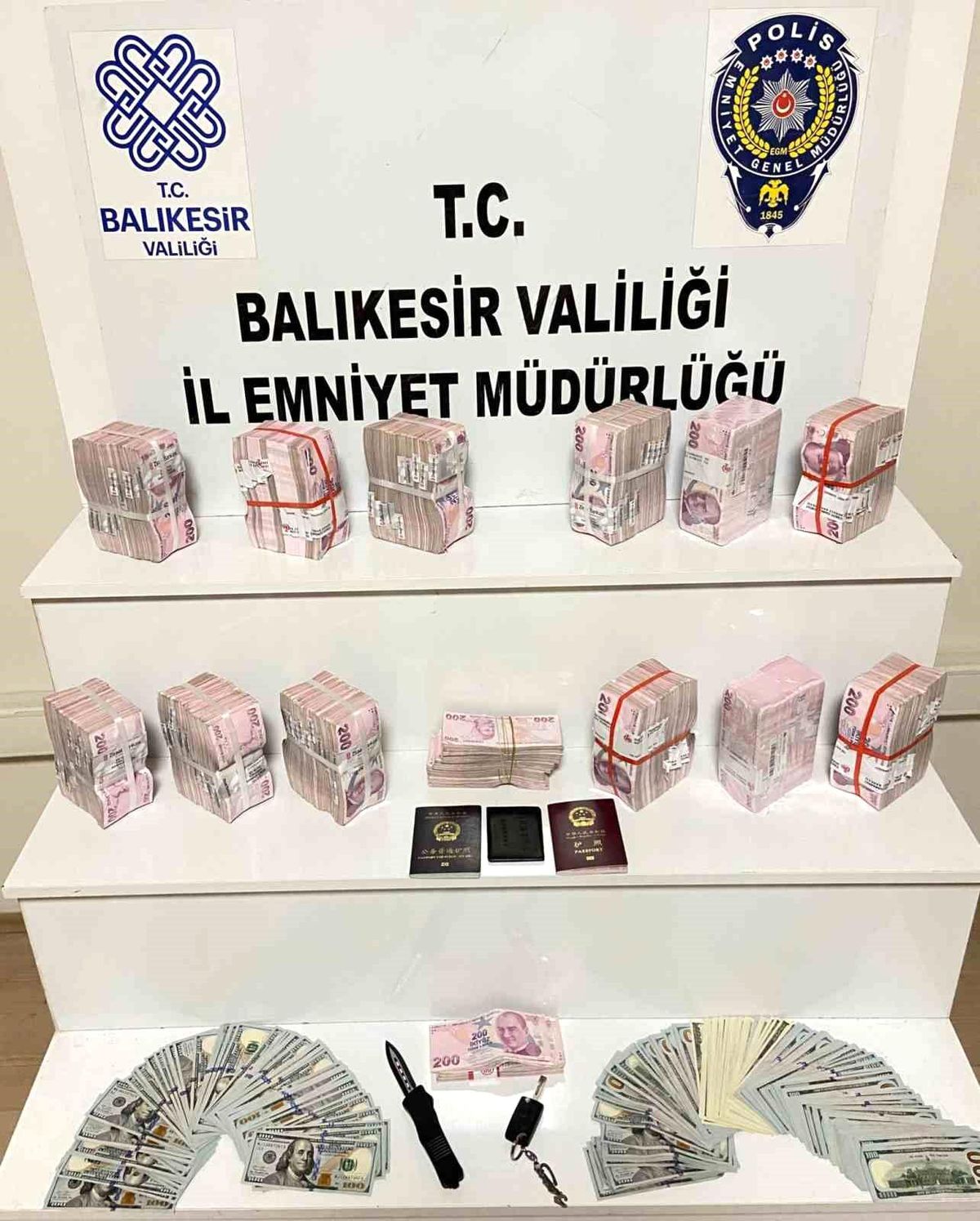 Bursa\'da 2 yabancı uyruklu şahsı gasp eden 3 kişi Balıkesir\'de yakalandı