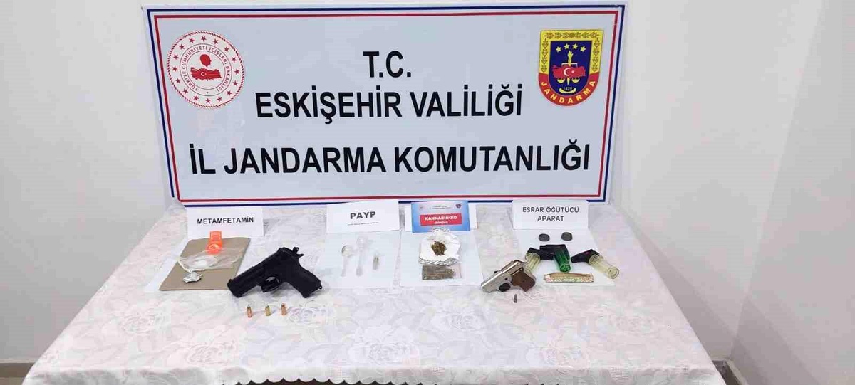 Eskişehir\'de Uyuşturucu Operasyonu: 5 Şüpheli Yakalandı