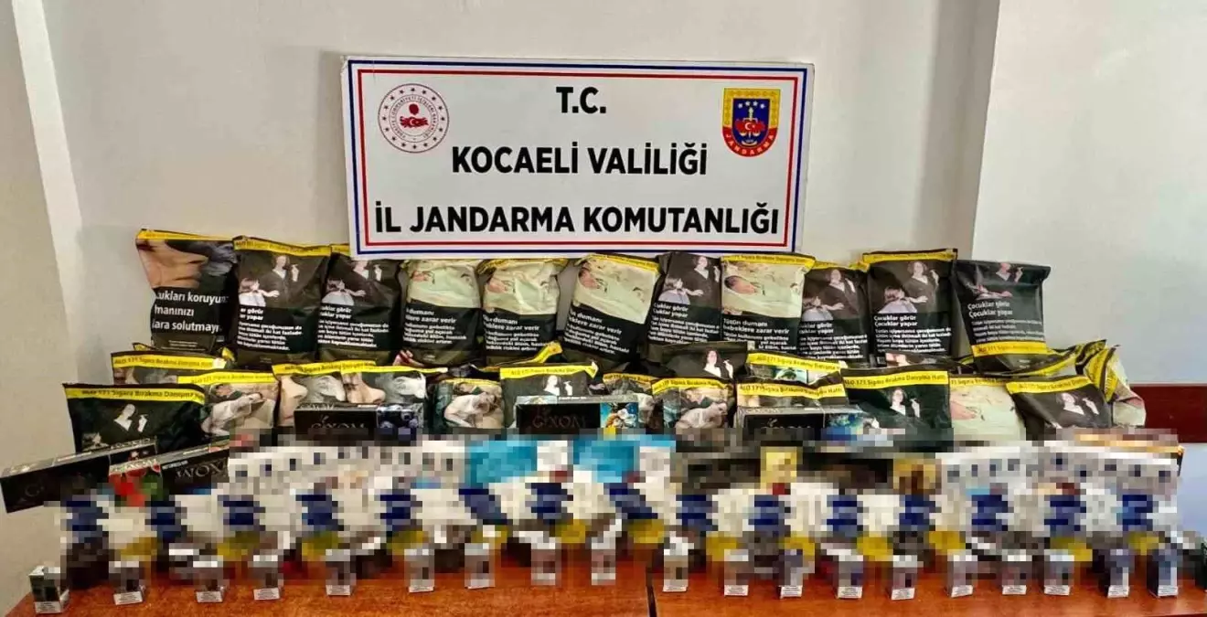 Kocaeli\'de yapılan operasyonda kaçak eşyalar ele geçirildi