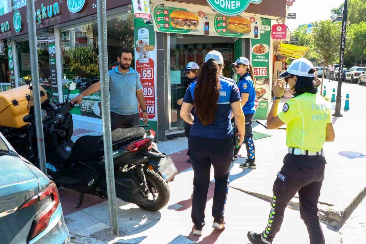 Manisa\'da Kaldırım İşgali Denetimi
