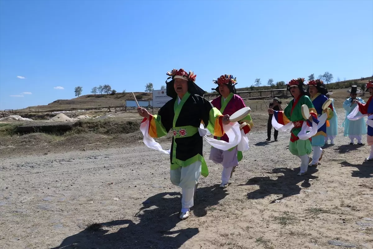 Güney Kore Halk Dansları Ekibi Pompeiopolis Antik Kenti\'nde Dans Etti