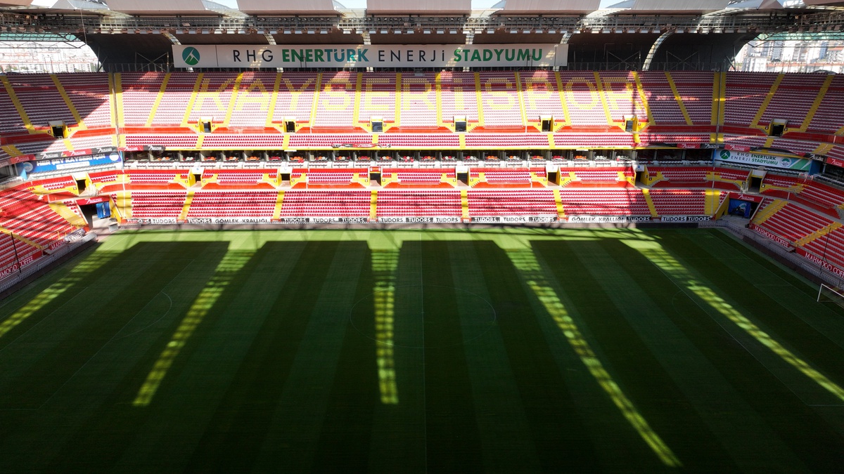 Kayserispor Stadyumunda Zemin İyileştirme Çalışmaları Tamamlandı