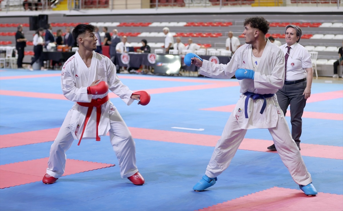 Türkiye Ümit, Genç, 21 Yaş Altı Karate Şampiyonası ve milli takım seçmeleri Sivas\'ta başladı