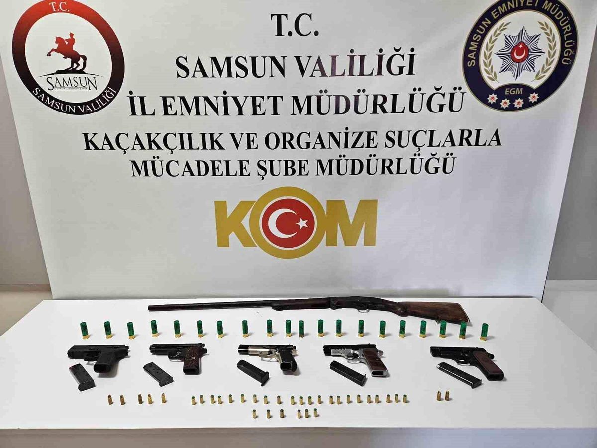 Samsun\'da 4 adet ruhsatsız silahla yakalanan 2 kişi gözaltına alındı