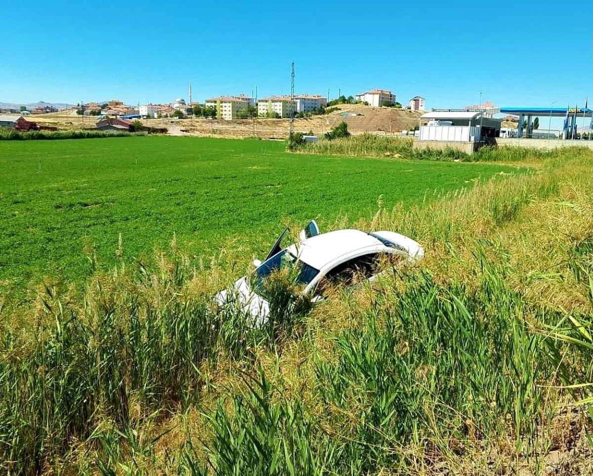 Sivas\'ın Şarkışla ilçesinde trafik kazası: 4 yaralı