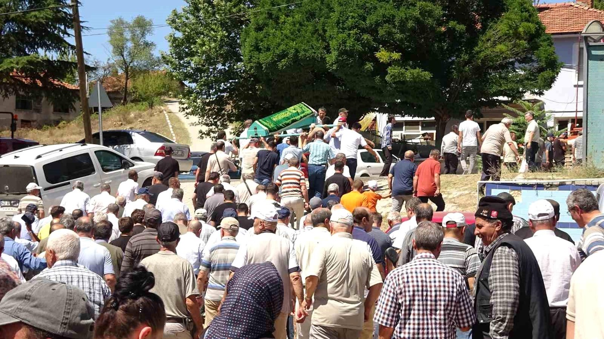 Tavşanlı\'da Sokak Hayvanlarına Mama Götüren Hayvansever Kaza Sonucu Hayatını Kaybetti