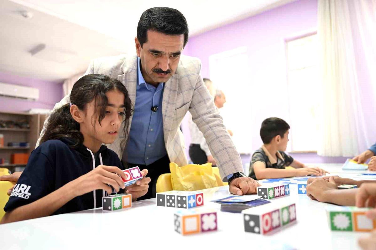 Başkan Taşkın, Hanımınçiftliği Gençlik Merkezi\'ni ziyaret etti