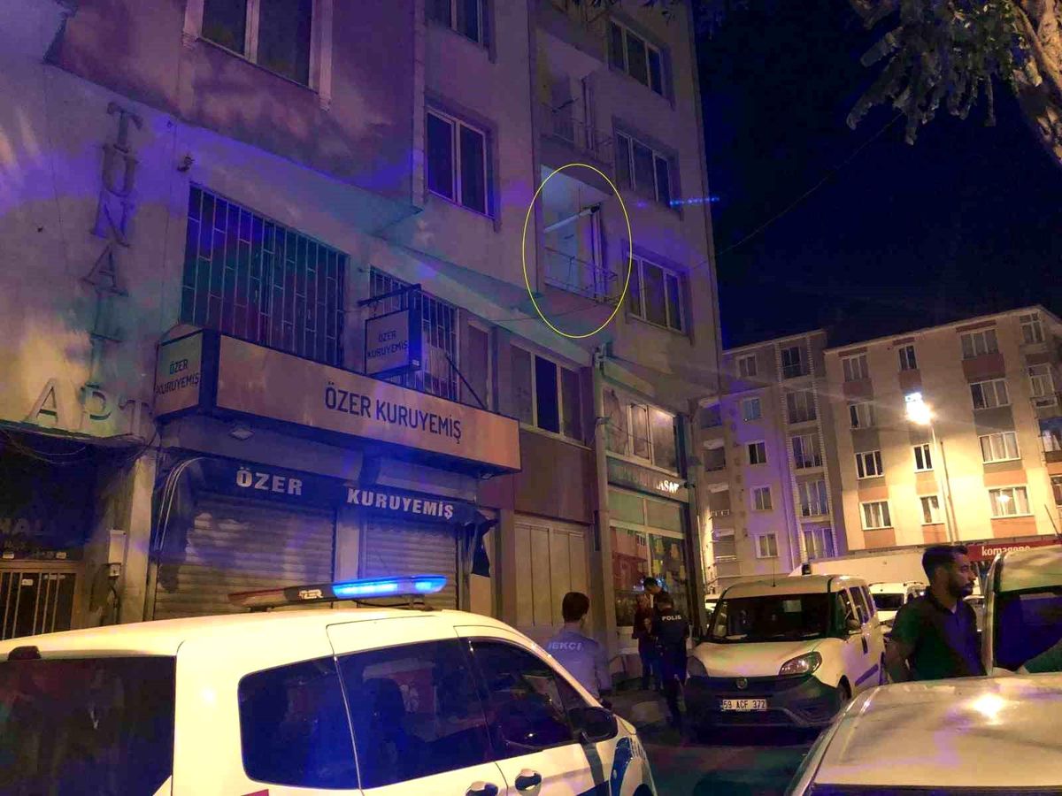 Tekirdağ\'da Balkondan Düşen Yaşlı Adam Hayatını Kaybetti