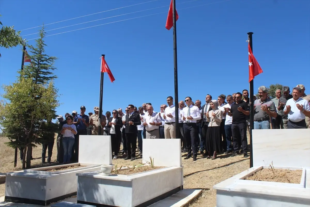 Tunceli\'de şehit edilen 6 sivil ve 2 güvenlik korucusu için anma programı düzenlendi