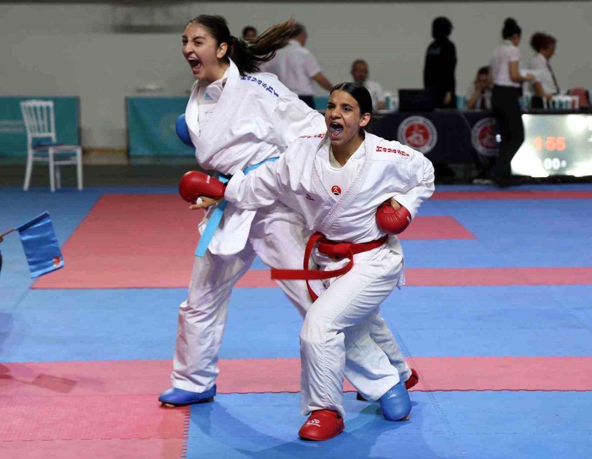 Sivas\'ta Ümit, Genç, U21 Karate Şampiyonası ve Milli Takım Seçmeleri Başladı