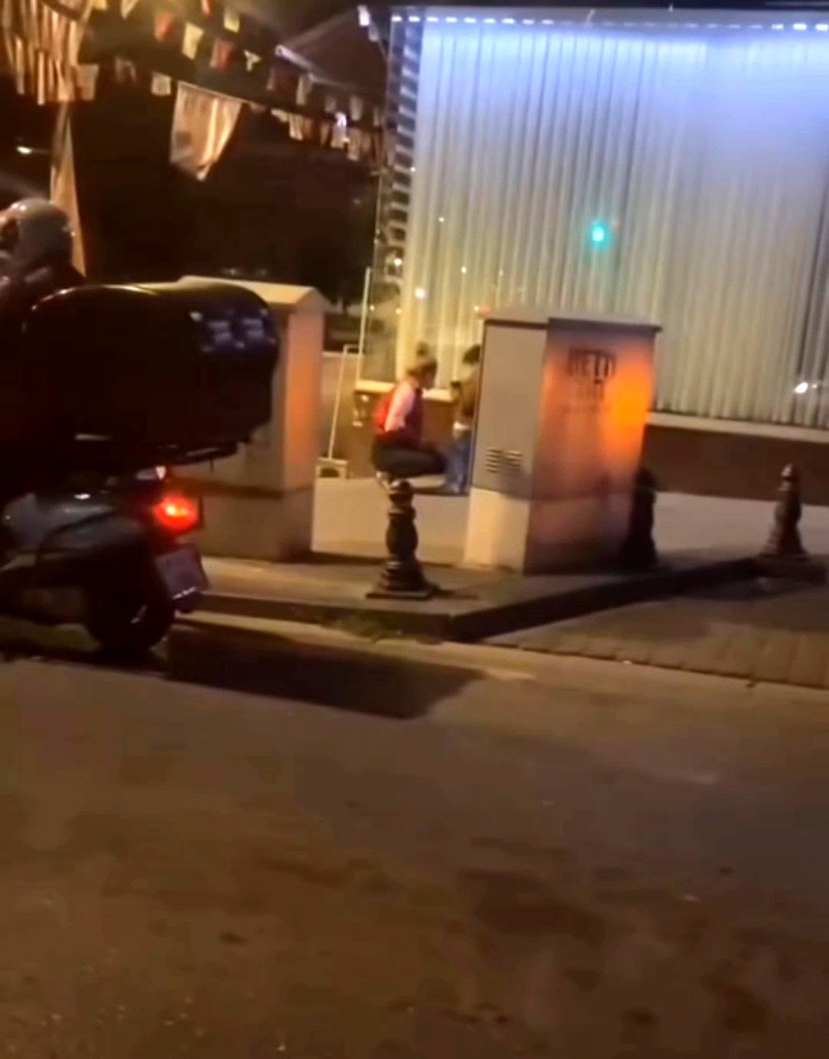 Ümraniye\'de bir kadın, sokak ortasında çocuğa şiddet uyguladı