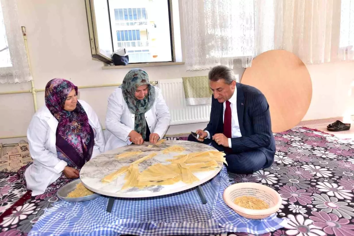 Bitlis Valisi ve eşi Ahlat Kadın Kooperatifini ziyaret etti