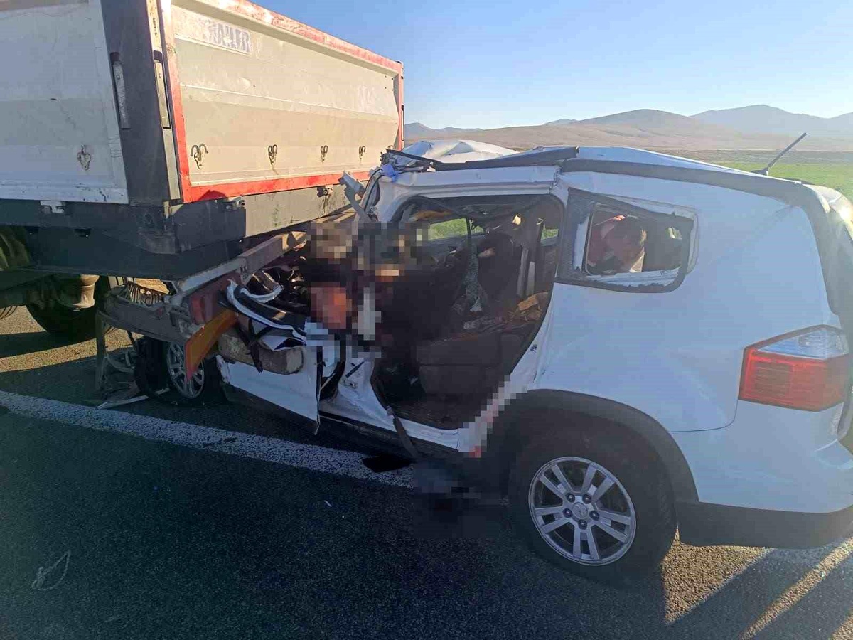 Aksaray-Niğde Otoyolunda Otomobilin Tıra Arkadan Çarpması Sonucu Sürücü Hayatını Kaybetti