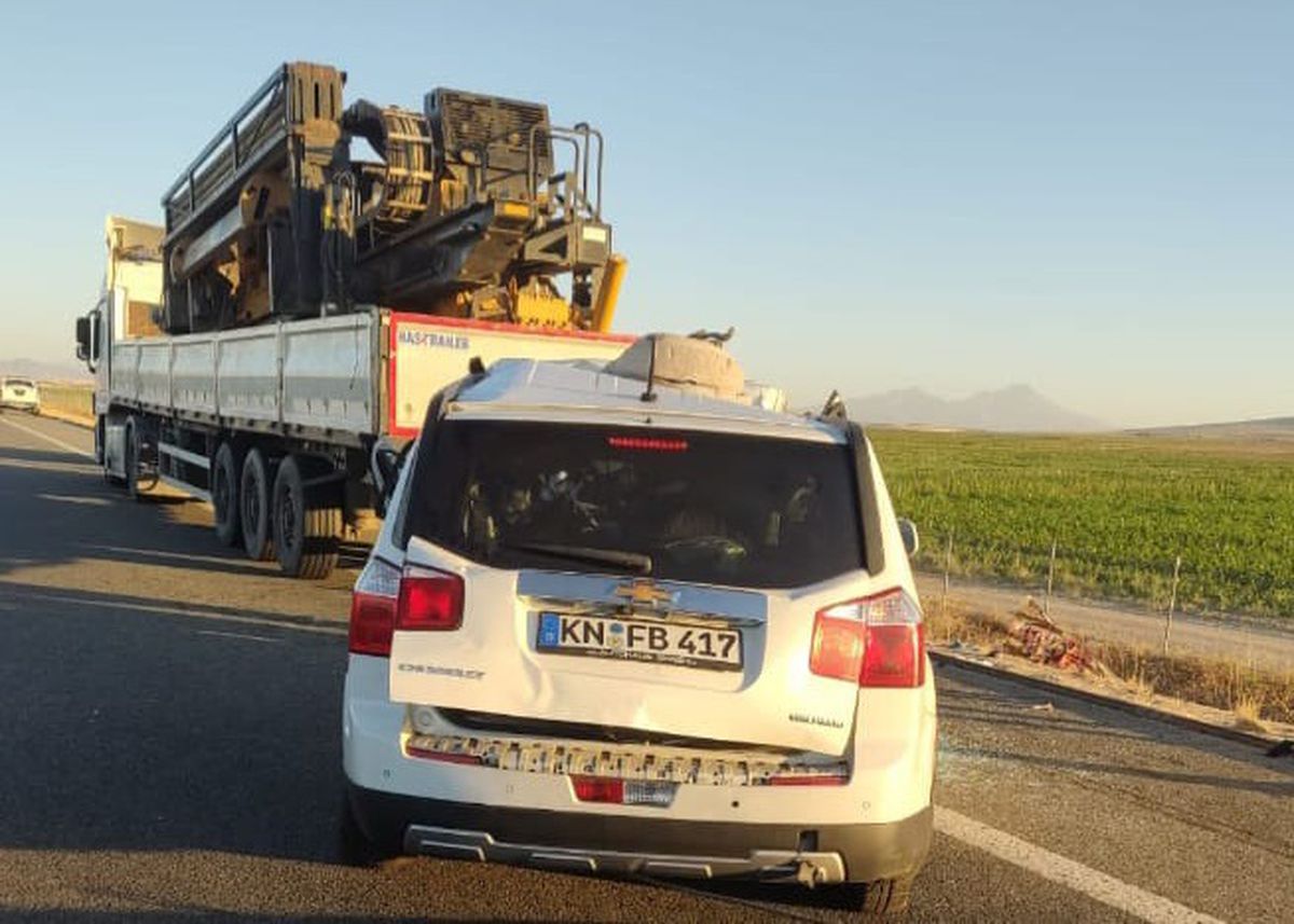 Aksaray\'da TIR\'a çarpan cipin sürücüsü hayatını kaybetti