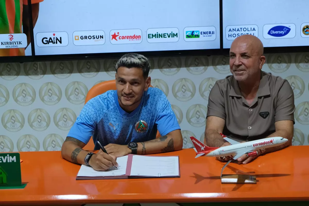 Alanyaspor, Rony Lopes ve Juan Christian ile sözleşme imzaladı