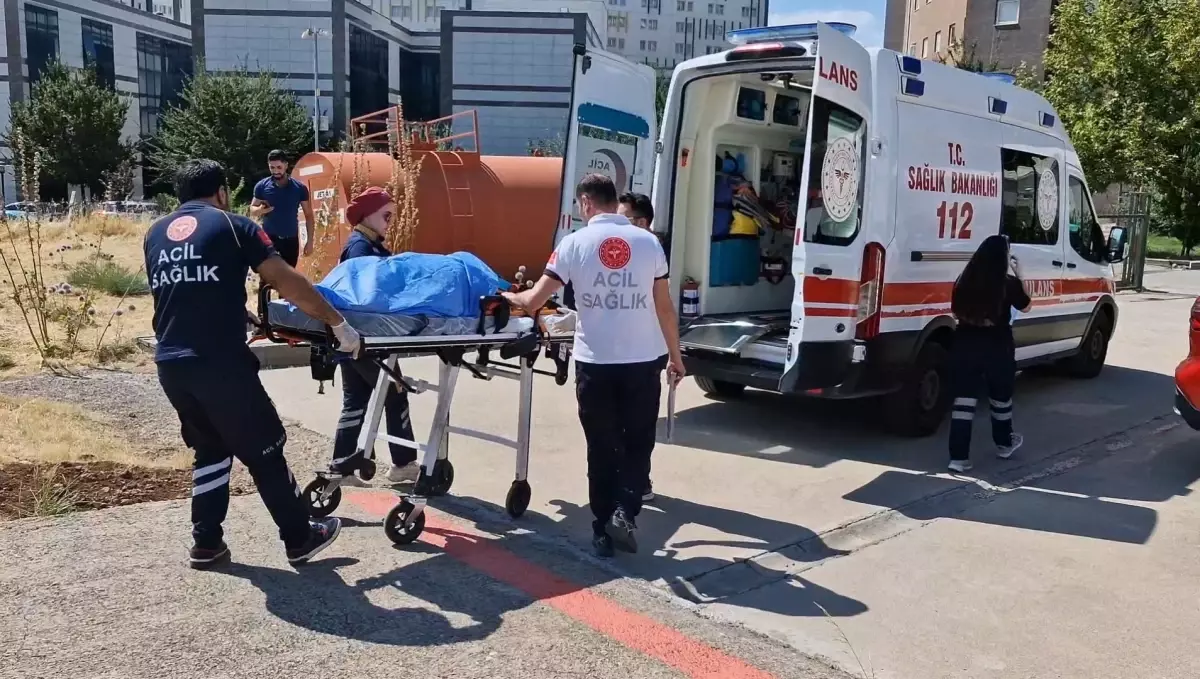 Diyarbakır\'da Düşen Çocuk Ambulans Helikopterle Hastaneye Kaldırıldı