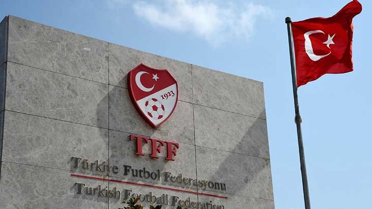 Avrupa kupalarında play-off karşılaşmaları oynayacak temsilcilerimizin Süper Lig'deki 3. hafta maçları ertelendi