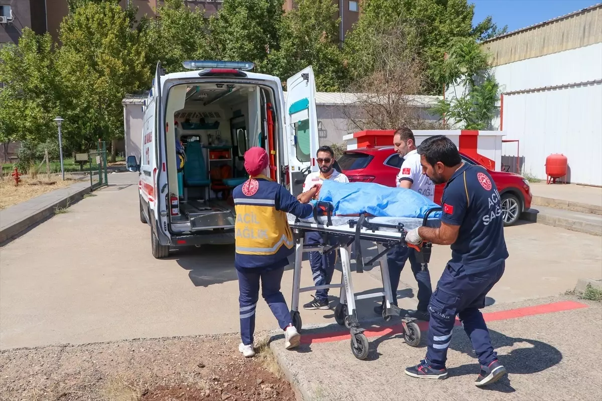 Diyarbakır\'da yüksekten düşen çocuk ambulans helikopterle hastaneye ulaştırıldı