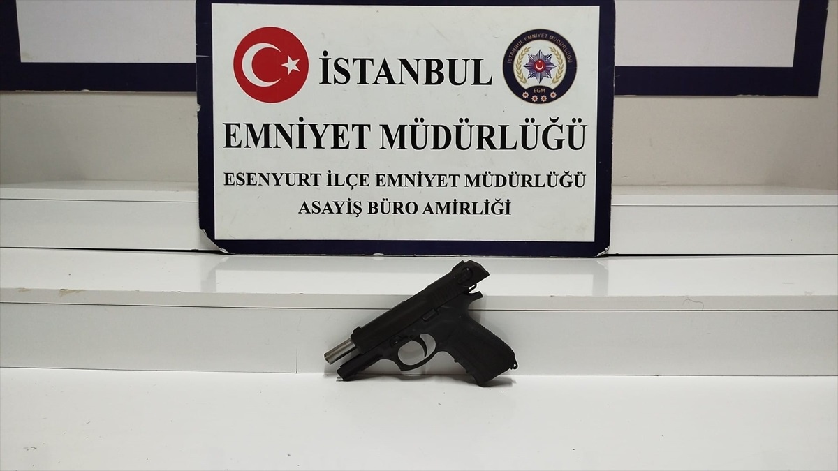 Esenyurt\'ta yapılan asayiş uygulamasında 22 kişi yakalandı, 11 silah ele geçirildi