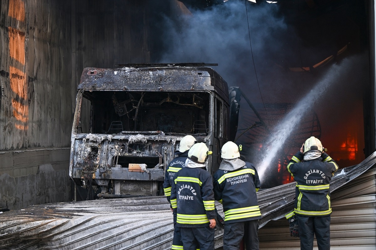 Gaziantep\'te halı fabrikasında çıkan yangın kontrol altına alındı