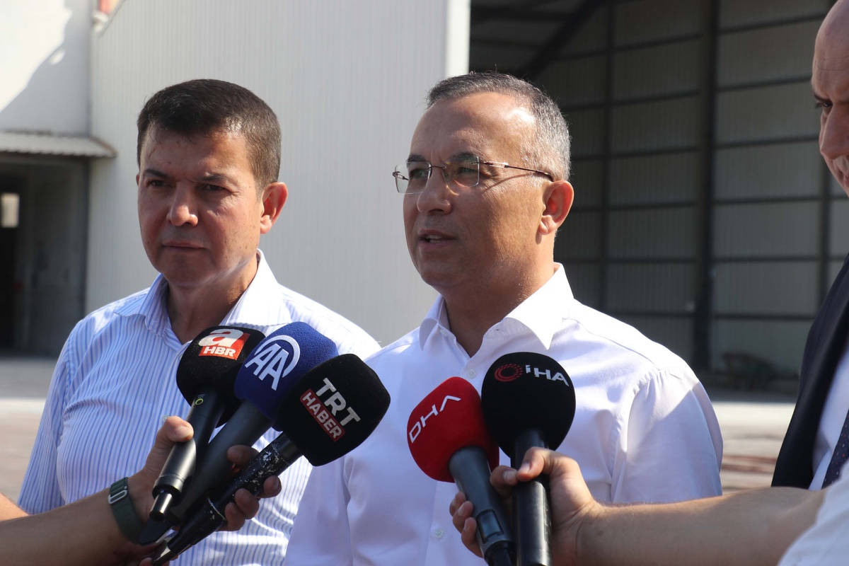 Gaziantep\'teki halı fabrikasında çıkan yangına 73 araç ve 206 personel müdahale ediyor