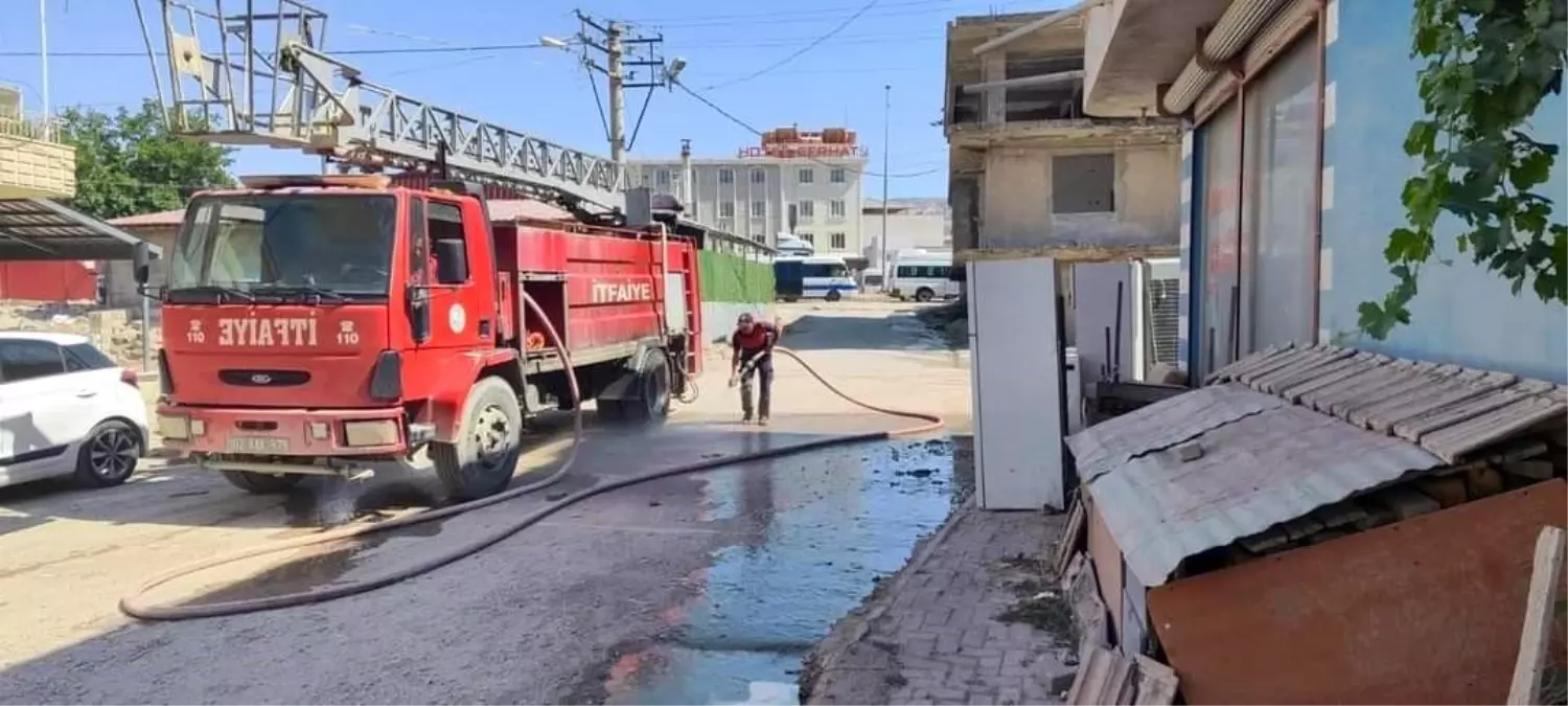 Adıyaman\'ın Gölbaşı ilçesinde cadde ve sokaklar yıkanıyor