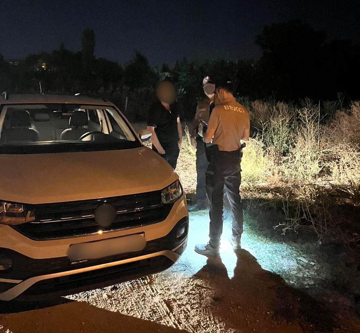 Eskişehir\'de Polis Ekipleri Halkın Huzur ve Güvenini Sağlamak İçin Denetim Yaptı
