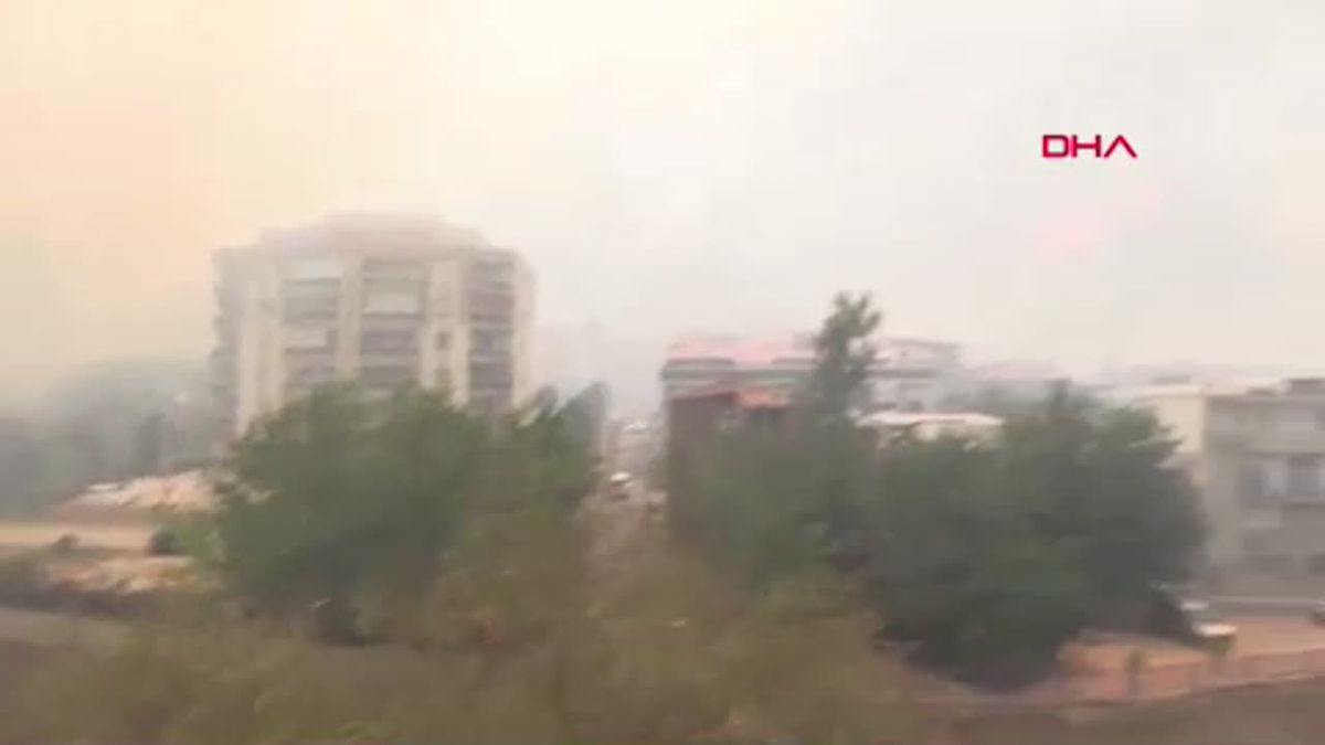 Karşıyaka\'daki orman yangınına havadan müdahale başladı