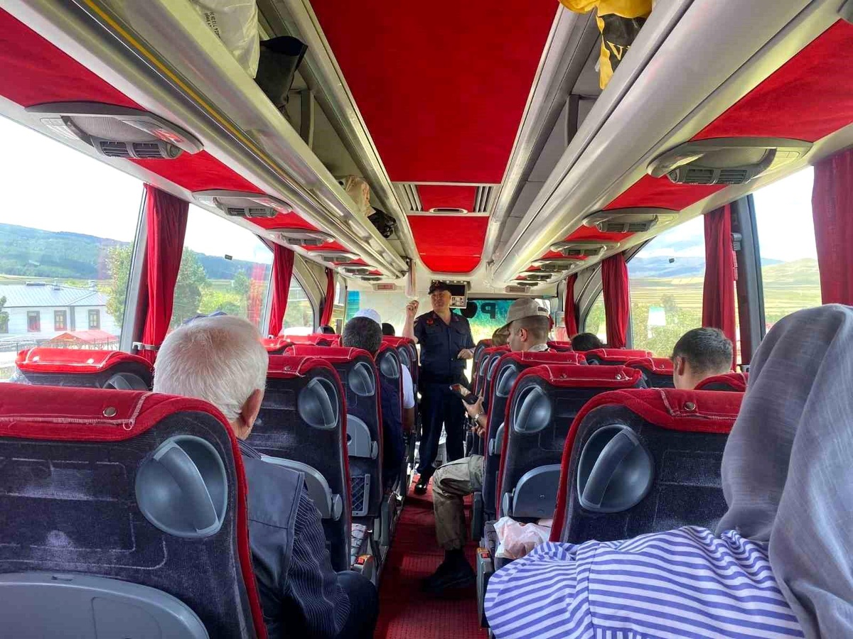 Ardahan\'da Otobüslerde Emniyet Kemeri Kontrolü Yapıldı