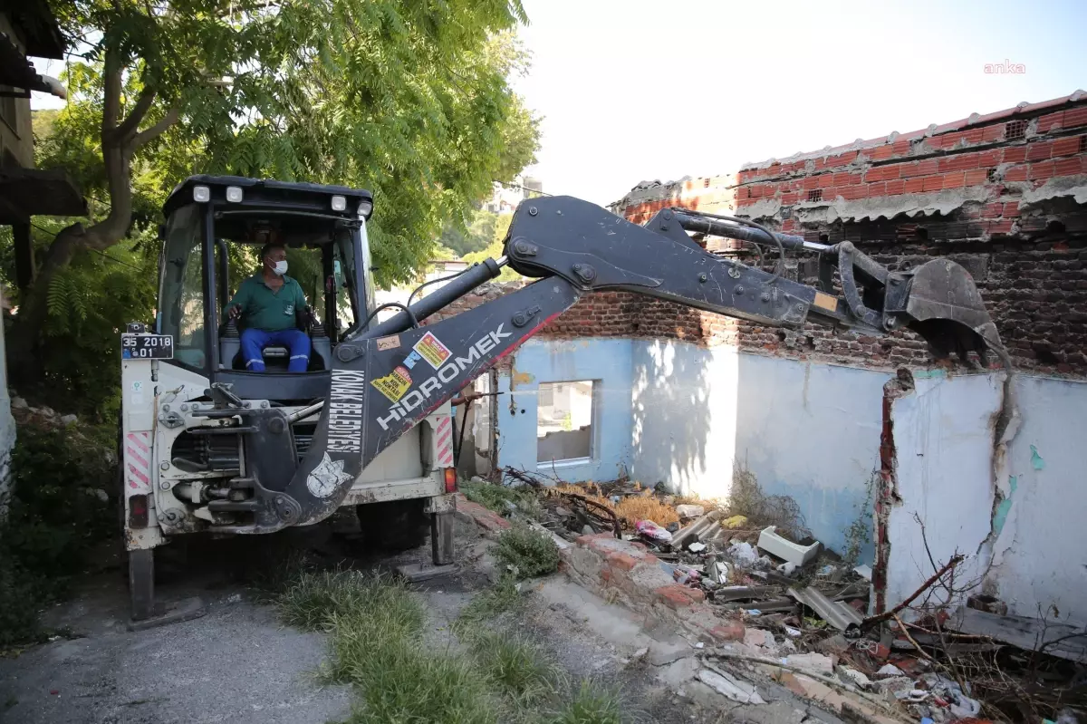 Konak Belediyesi Metruk Binaları Yıkıyor