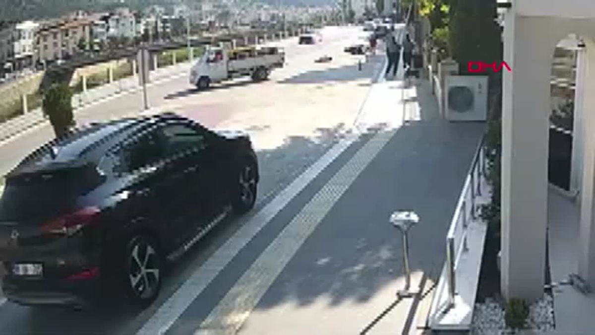 Amasya\'da motosiklet ile bisikletin kafa kafaya çarpıştığı kaza