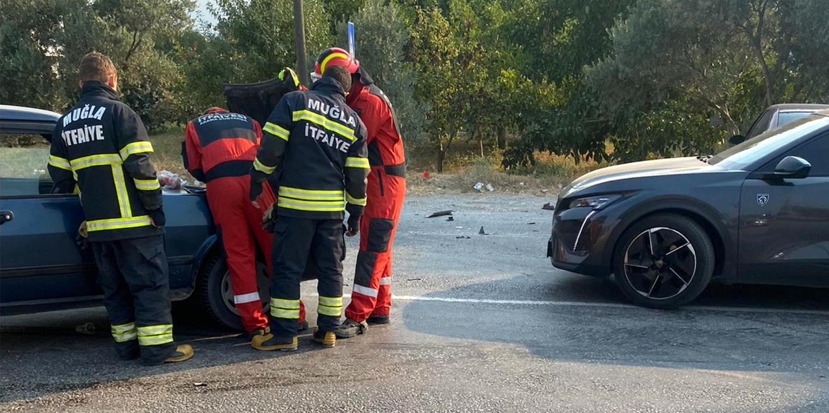 Muğla-Denizli Karayolunda Trafik Kazası: 2 Kişi Hafif Yaralandı