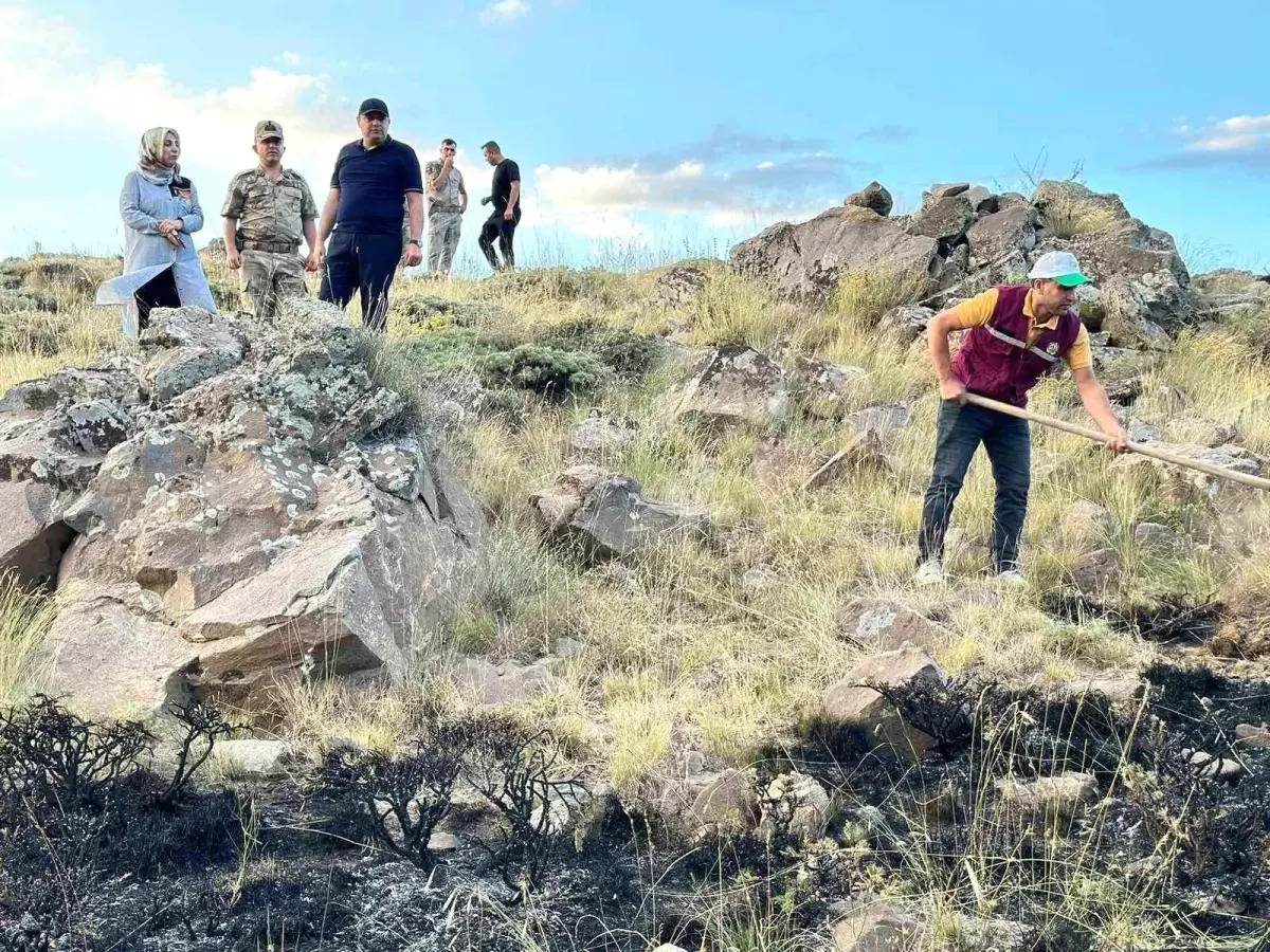 Nemrut Kalderası\'nda çıkan yangında 7 dekarlık alan kül oldu