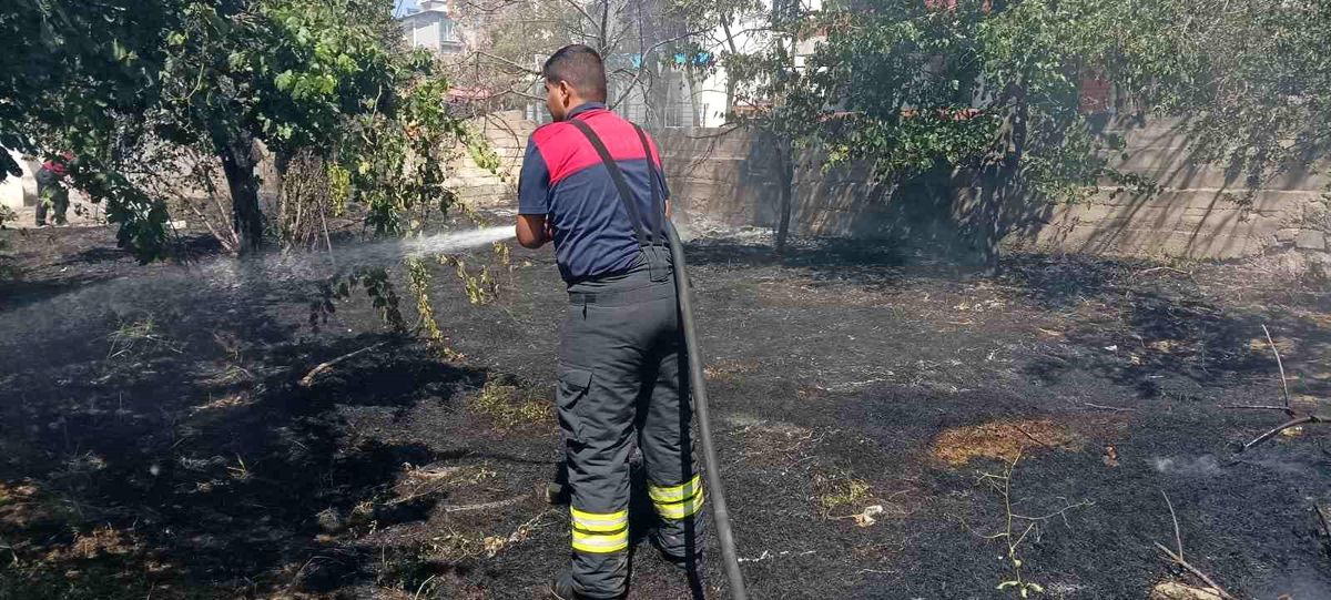Erzincan\'da çıkan örtü yangını kontrol altına alındı