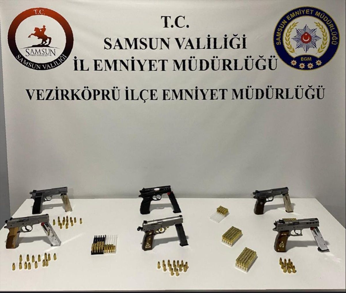 Samsun\'da kaçakçılık operasyonunda 6 tabanca ele geçirildi