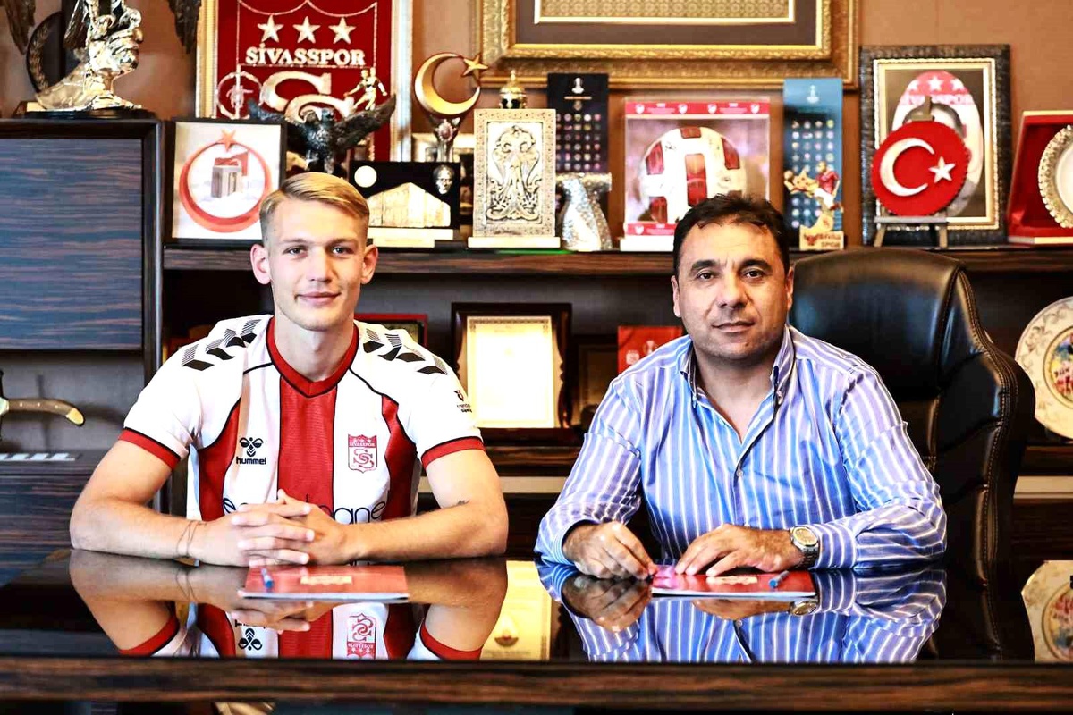 Sivasspor, Polonyalı futbolcu Jan Bieganski\'yi transfer etti