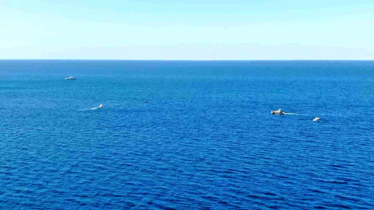 Kastamonu\'da Teknenin Batması Sonucu Kaybolan Kaptan İçin Arama Çalışmaları Devam Ediyor