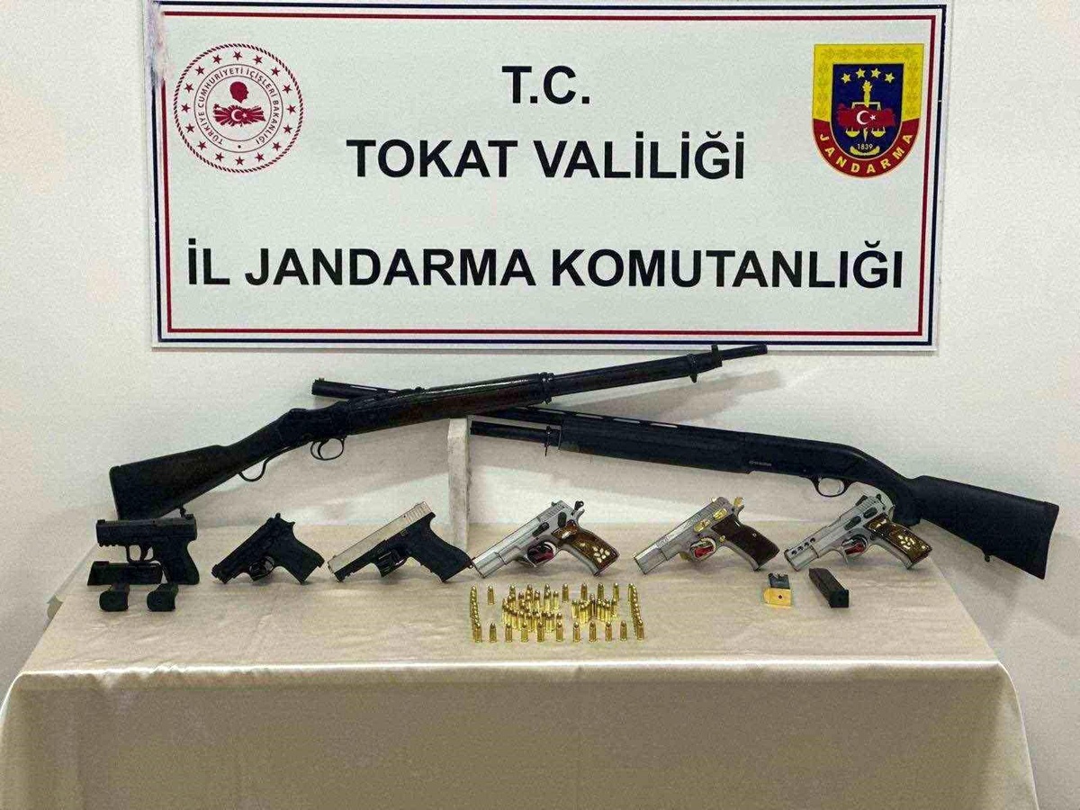 Tokat\'ta Silah ve Uyuşturucu Operasyonu: 4 Kişi Tutuklandı