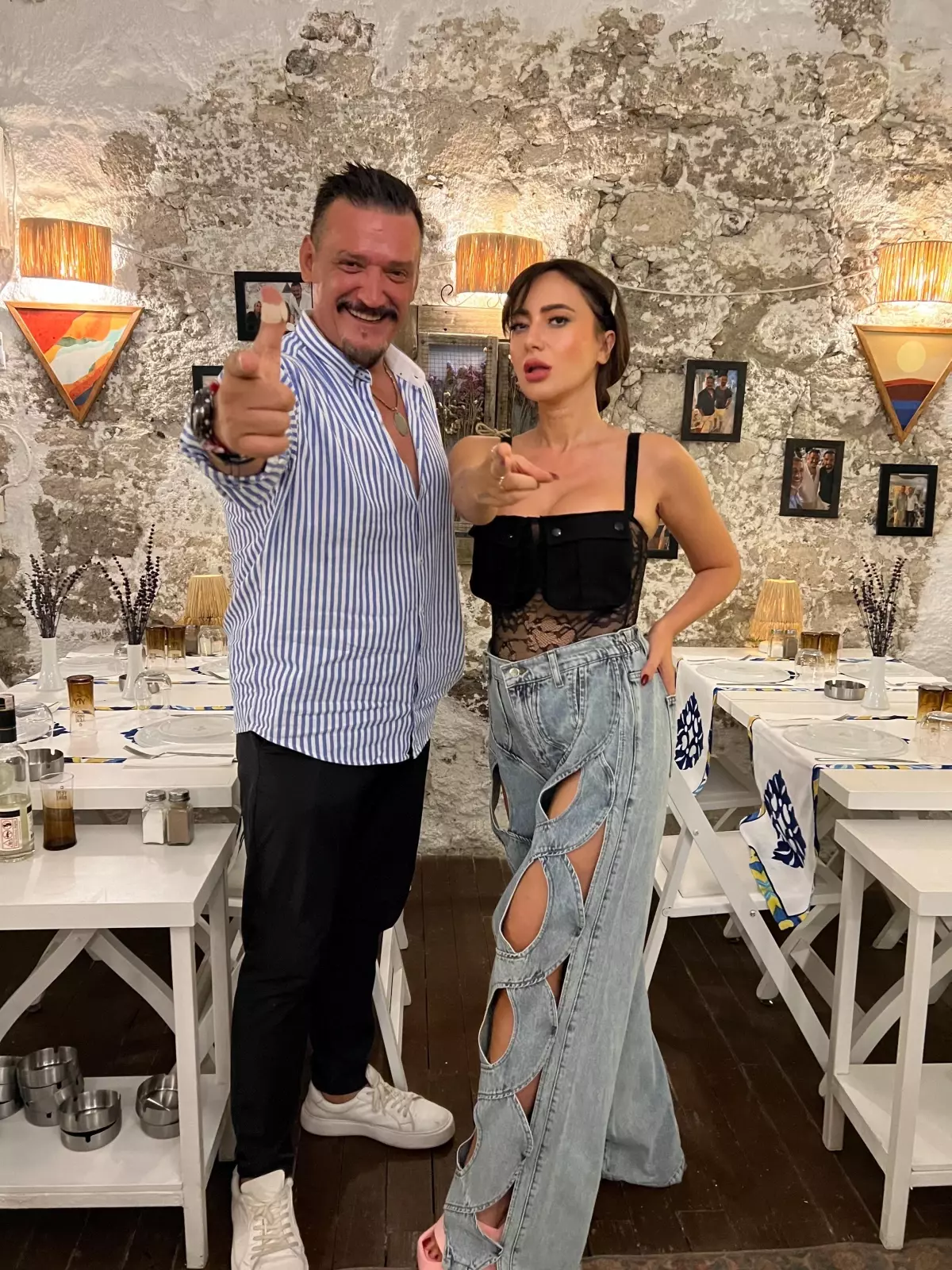 Ünlü Sunucu Şenol İpek, Sanatçı Dostu Tuğba Ünal\'ı \'Yeni Minik Serçe\' İlan Etti